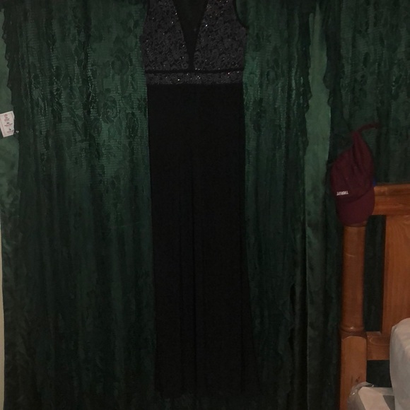 Dresses & Skirts - Long formal dress